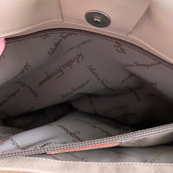 Salvatore Ferragamo Tan Tiered Nylon Grosgrain Shoulder Bag Authentic - Picture 12 of 13